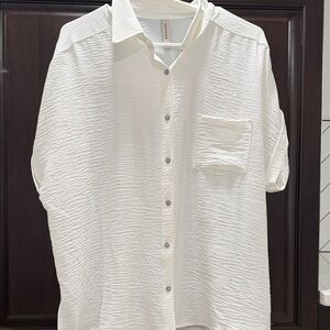 Zenana Outfitters Cream Textured Short-Sleeve Button-Down Shirt